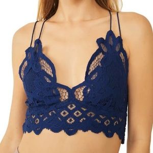 NWT Free People size XS lace navy pullover bralette lightly padded, semi lined